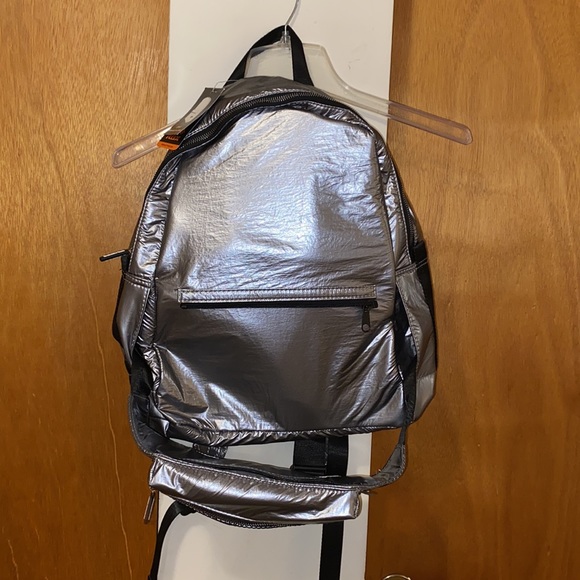 🔘NWT RBX Metallic Silver 2 in 1 Backpack - Picture 15 of 16
